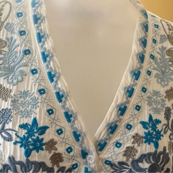 Andree by Unit Boho Embroidered Sleeveless Blouse Ivory Blue Size Small - Picture 3 of 5